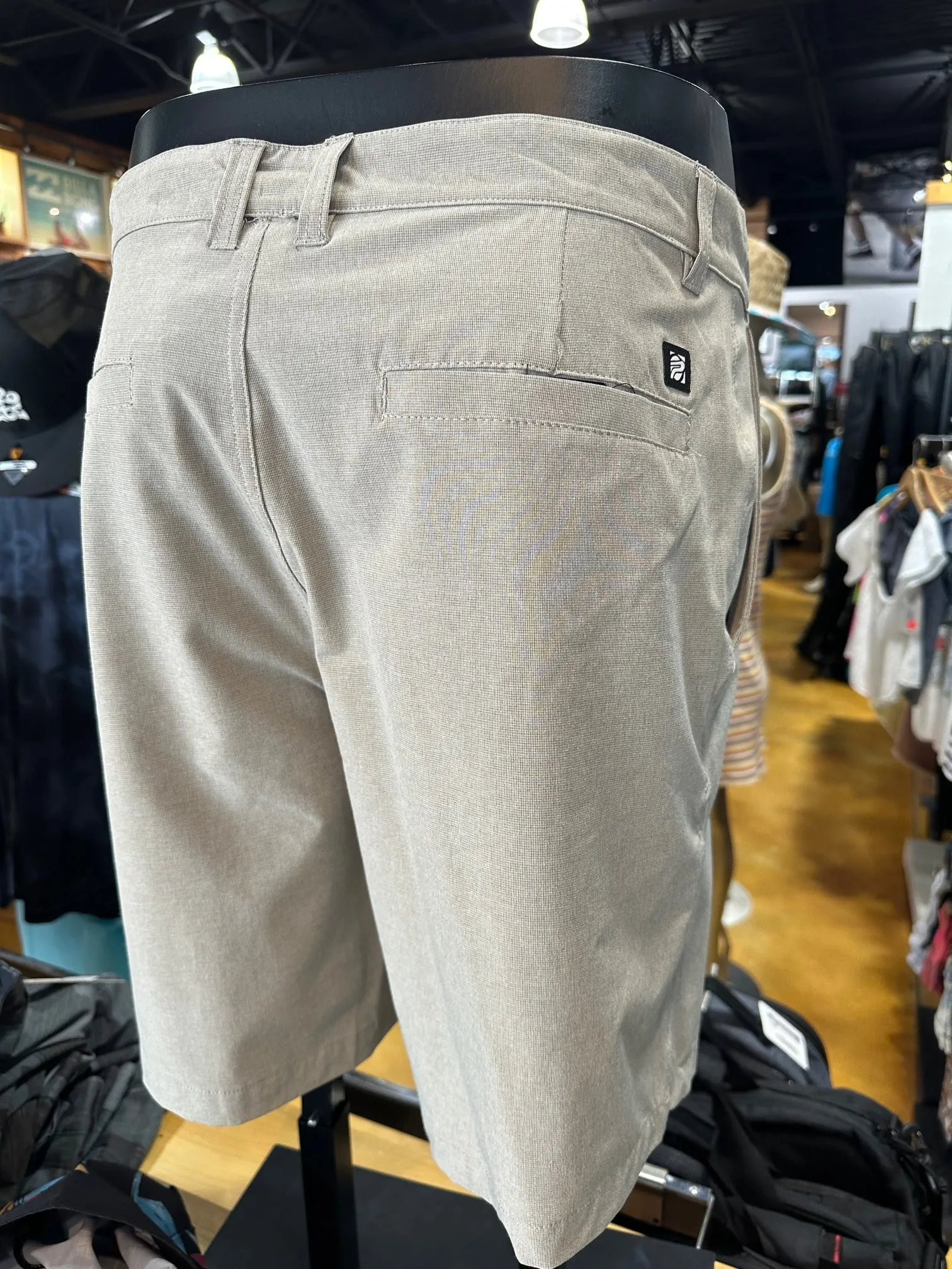 Performance Chase Short-Khaki