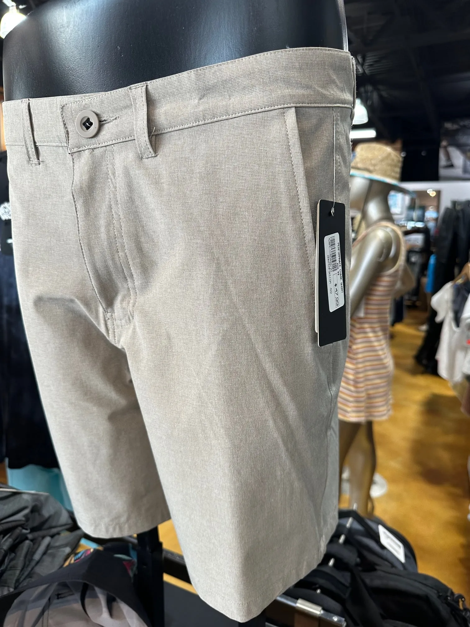 Performance Chase Short-Khaki